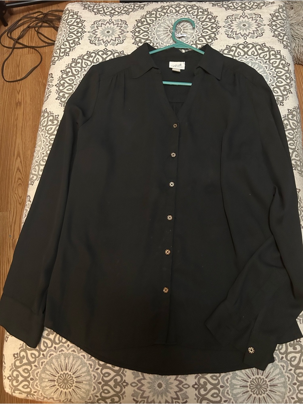Jaclyn Smith Black Long-Sleeve Button-Down Blouse